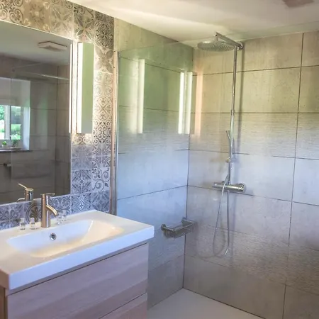 بيت للعطل Le Pavillon De L'herboriste 14p Jacuzzi Jardin